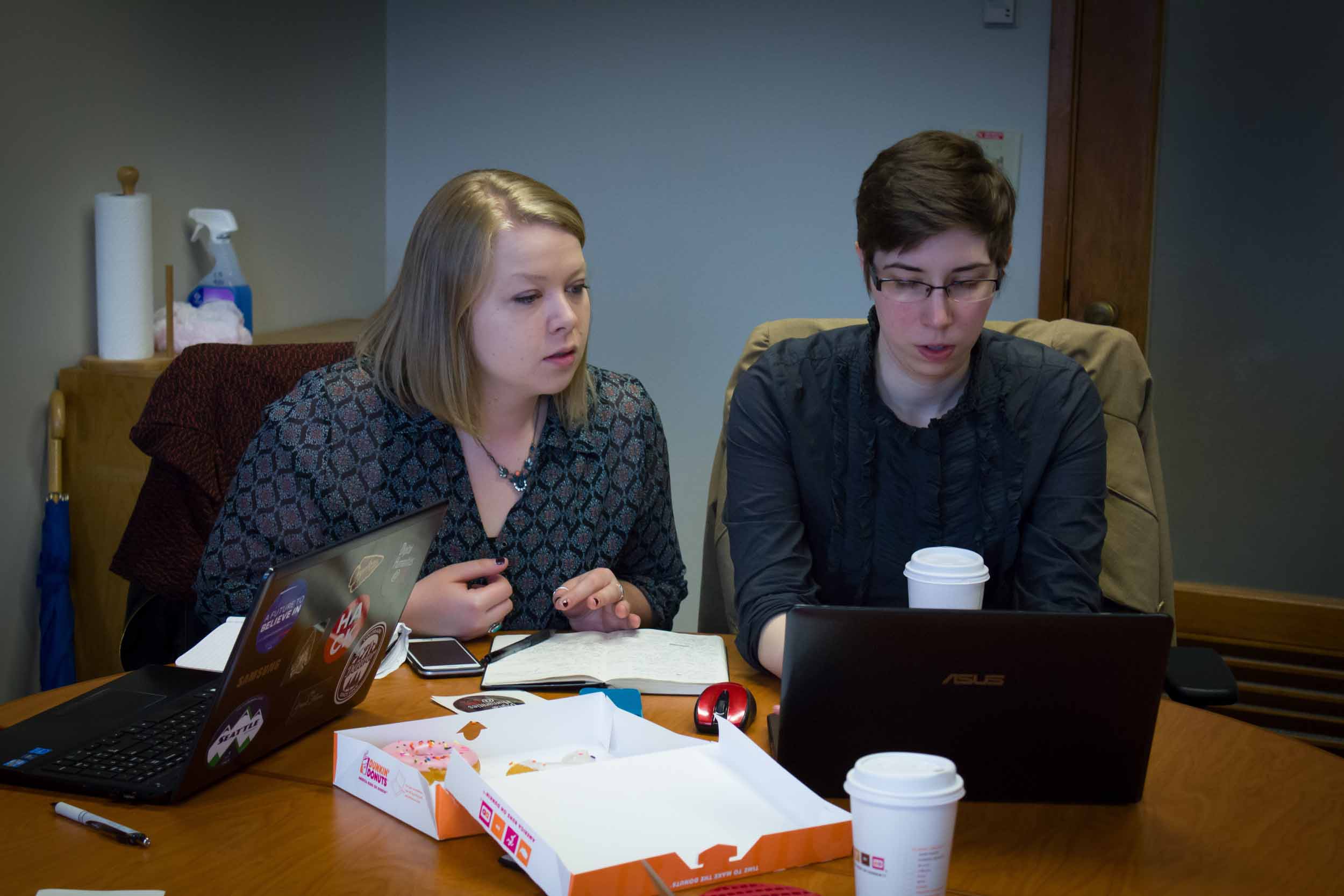Erin Cheatham and Mary Borgo engage in site coding at the University of Nebraska-Lincoln's Love Library, 2016. Copyright Angela Aliff. Creative Commons Attribution-NonCommercial 3.0 Unported (https://creativecommons.org/licenses/by-nc/3.0/).