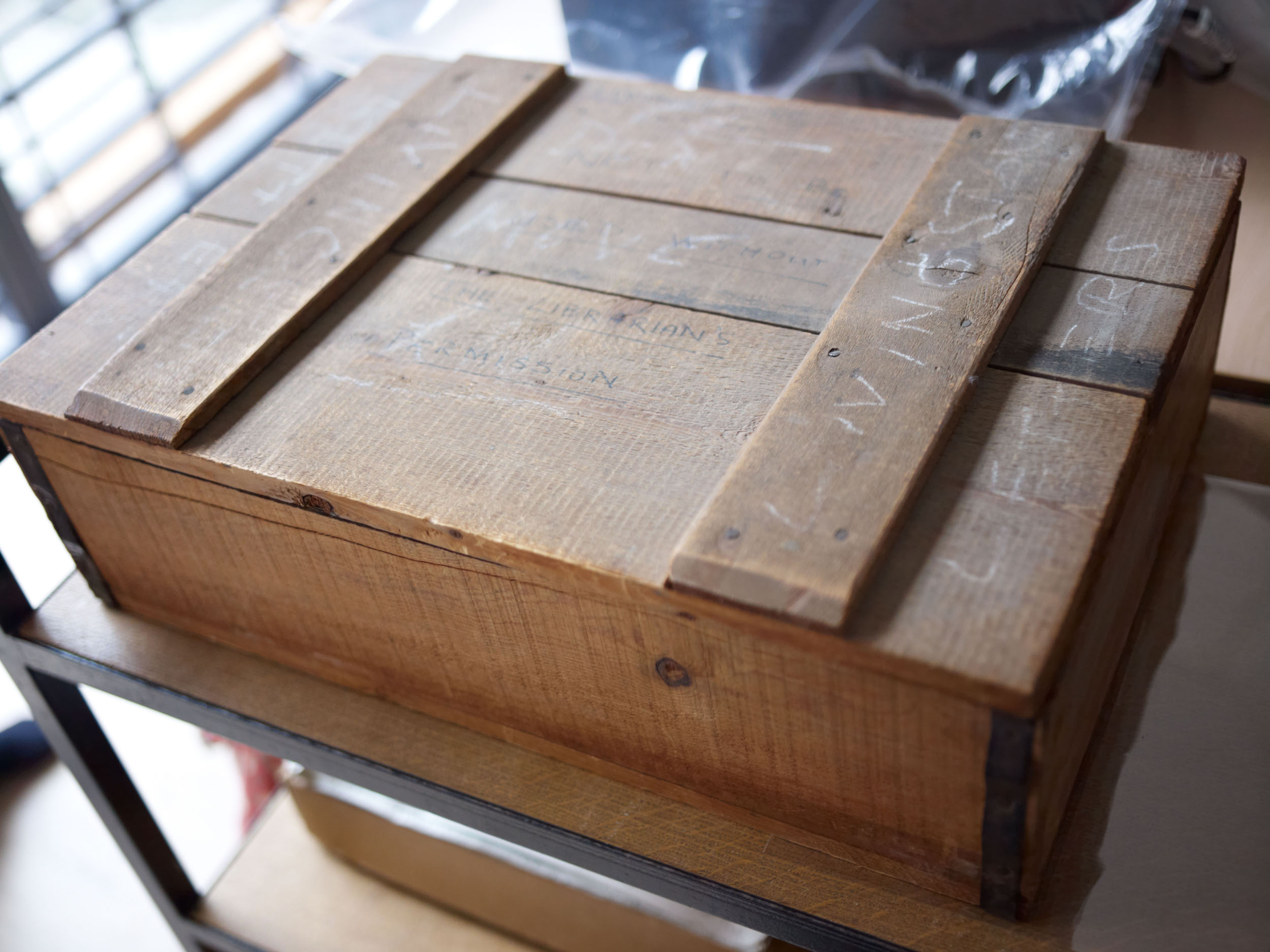 Wooden box of David Livingstone's letters at SOAS, University of London, c.2010. Copyright Livingstone Online. Creative Commons Attribution-NonCommercial 3.0 Unported (https://creativecommons.org/licenses/by-nc/3.0/).