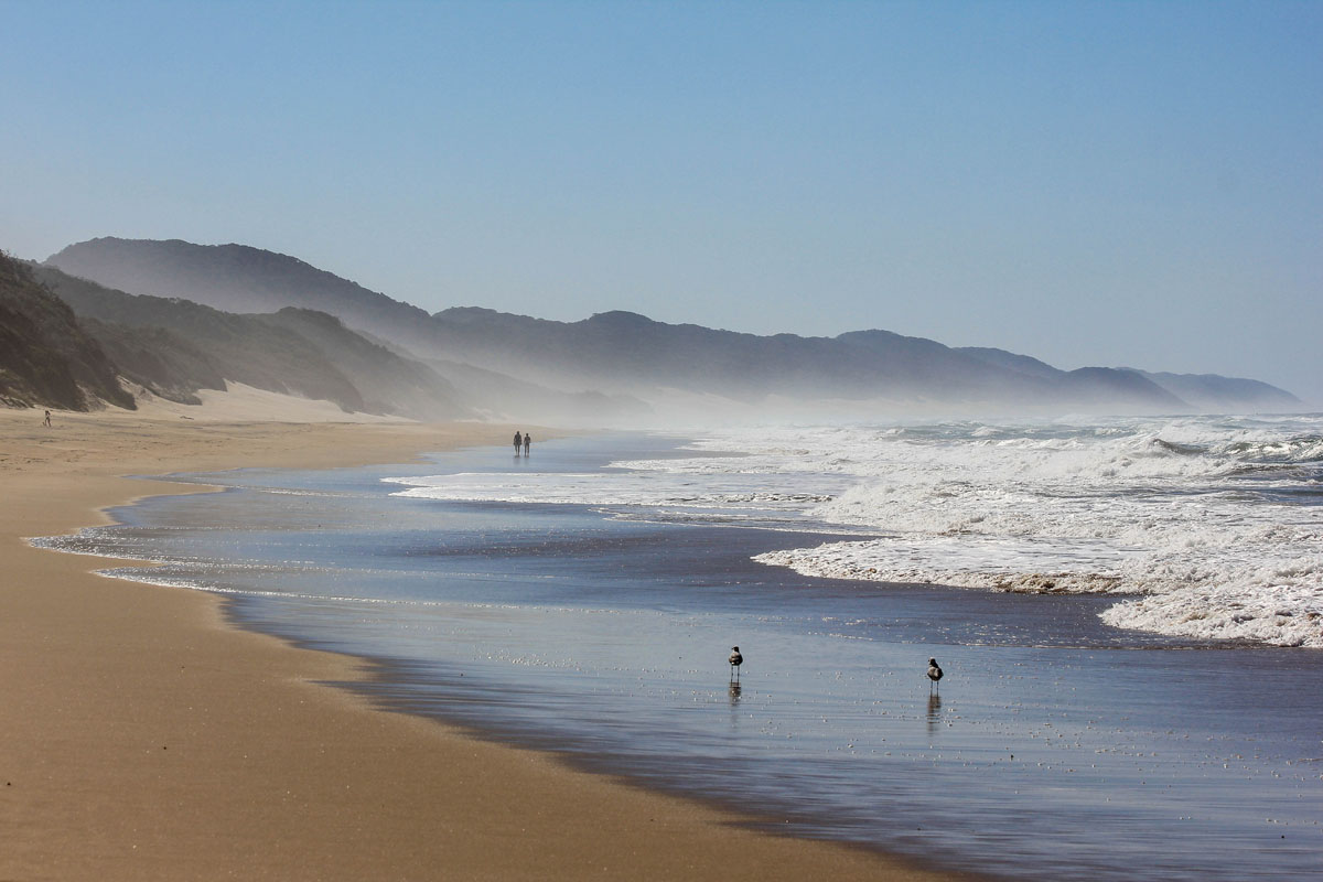 The Indian Ocean, South African shore. Copyright Angela Aliff. Creative Commons Attribution-NonCommercial 3.0 Unported (https://creativecommons.org/licenses/by-nc/3.0/).