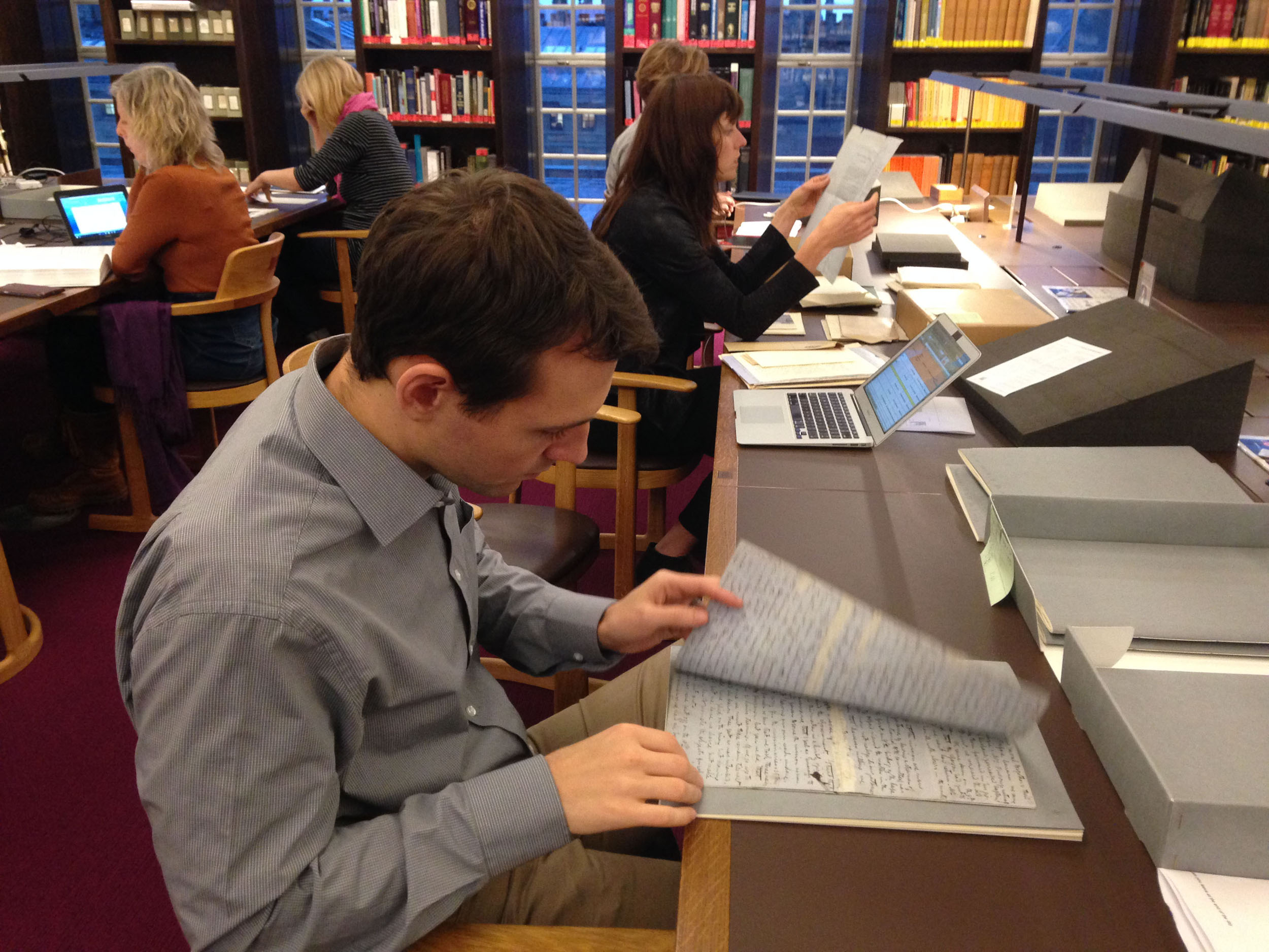 Nigel Banks (foreground) and Megan Ward (background) at the Weston Library with Livingstone manuscripts, 2016. Copyright Adrian S. Wisnicki. Creative Commons Attribution-NonCommercial 3.0 Unported (https://creativecommons.org/licenses/by-nc/3.0/).