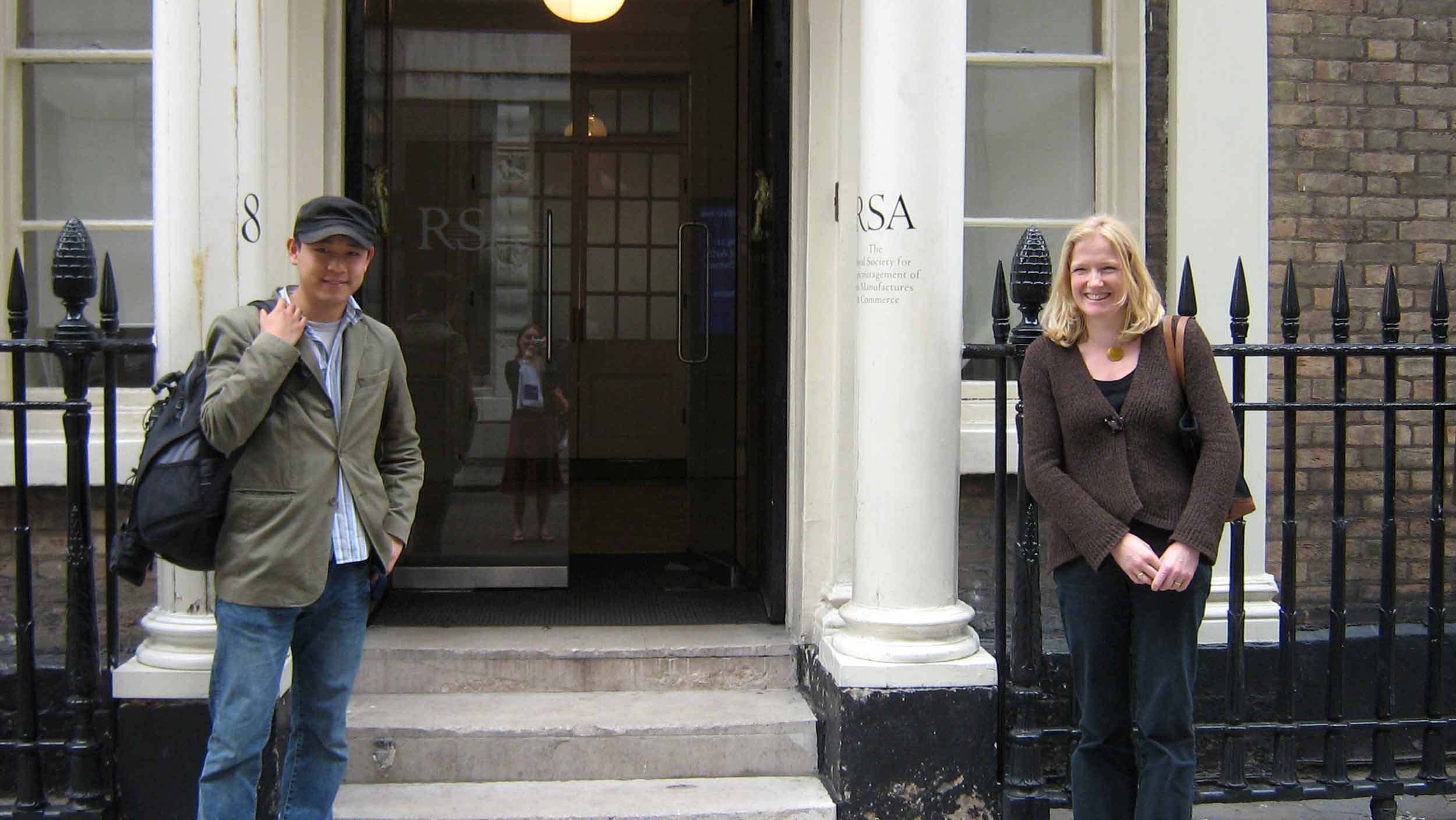 Gary Li, Sharon Messenger (in reflection), and Caroline Overy outside the Royal Society for Arts Library, 2007 Copyright Livingstone Online (Sharon Messenger, photographer). Creative Commons Attribution-NonCommercial 3.0 Unported (https://creativecommons.org/licenses/by-nc/3.0/).
