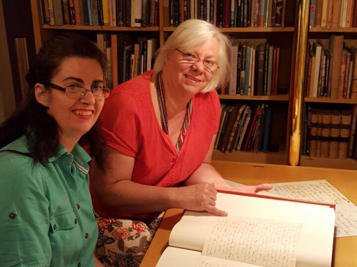 Jennifer Kimble and Sally MacRoberts at the Brenthurst Library, 2016. Copyright Brenthurst Library. Creative Commons Attribution-NonCommercial 3.0 Unported (https://creativecommons.org/licenses/by-nc/3.0/).